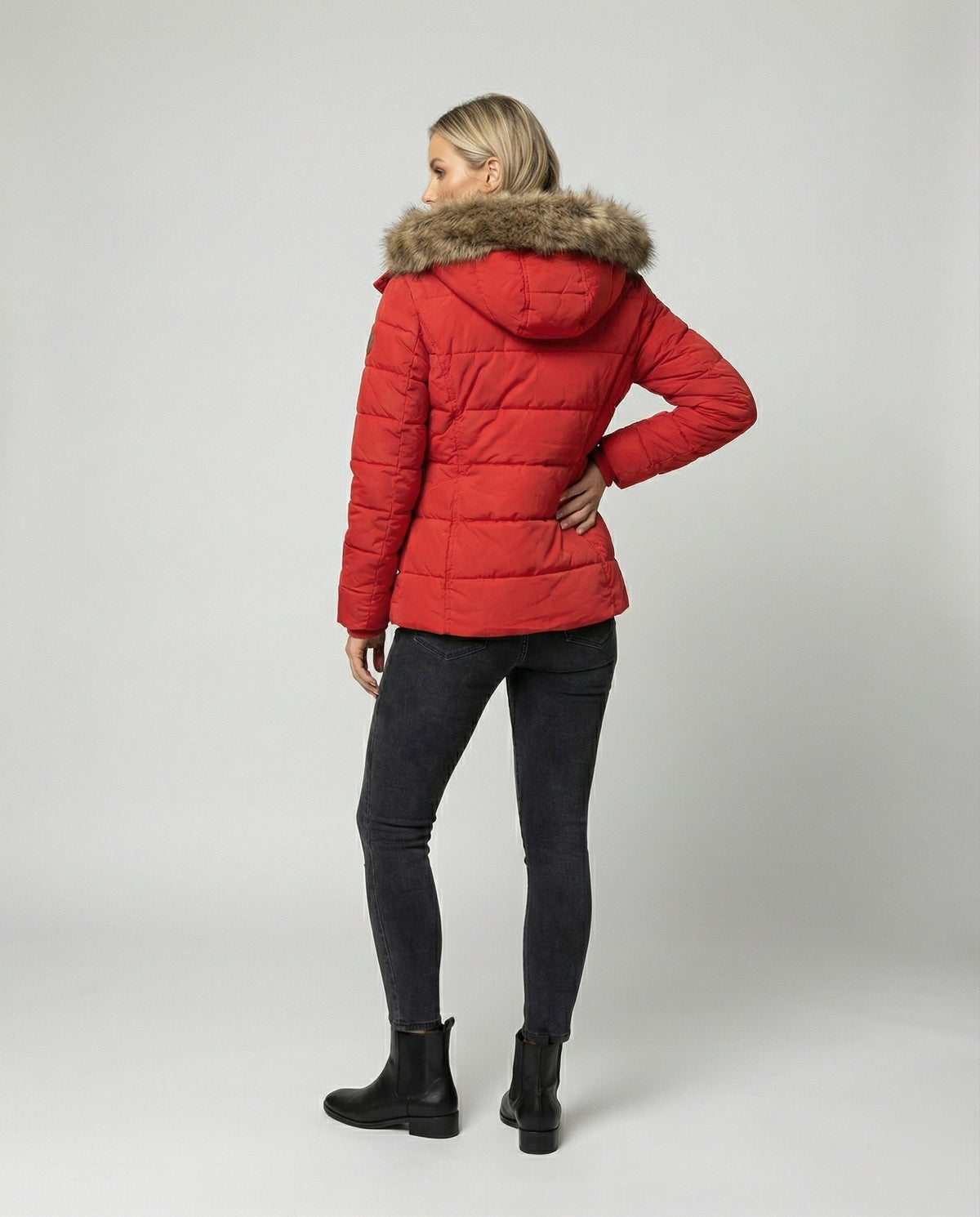 Julia | Damen Gesteppte Winterjacke mit Kapuze und Fellbesatz