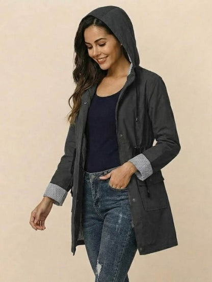 Karin | Damen Wasserabweisende Kapuzenjacke mit Knöpfen