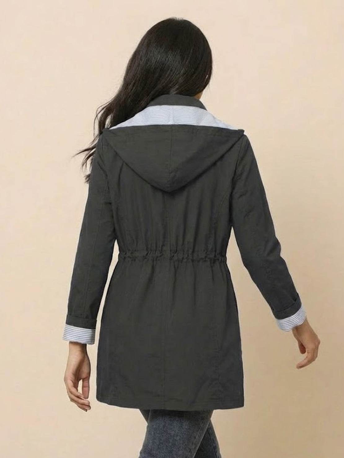 Karin | Damen Wasserabweisende Kapuzenjacke mit Knöpfen