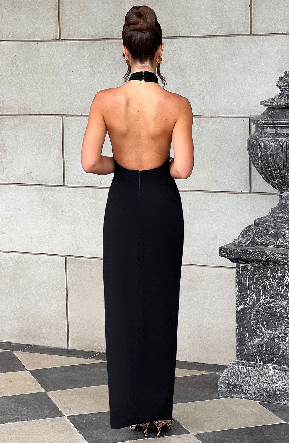 Monika | Damen Figurbetontes Rückenfreies Maxikleid mit Beinschlitz